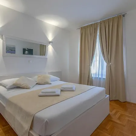 לינה וארוחת בוקר B&b-ld פולה