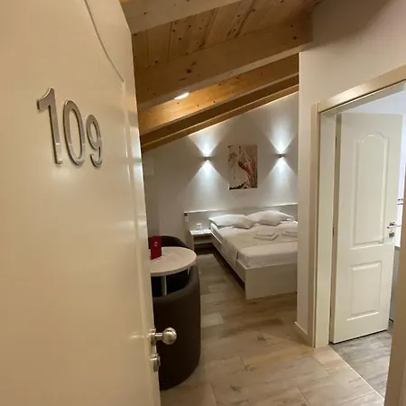 B&b-ld فندق مبيت وإفطار