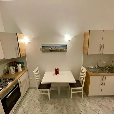 B&b-ld לינה וארוחת בוקר 3*