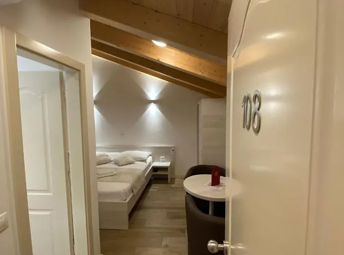 B&b-ld Bed & Breakfast